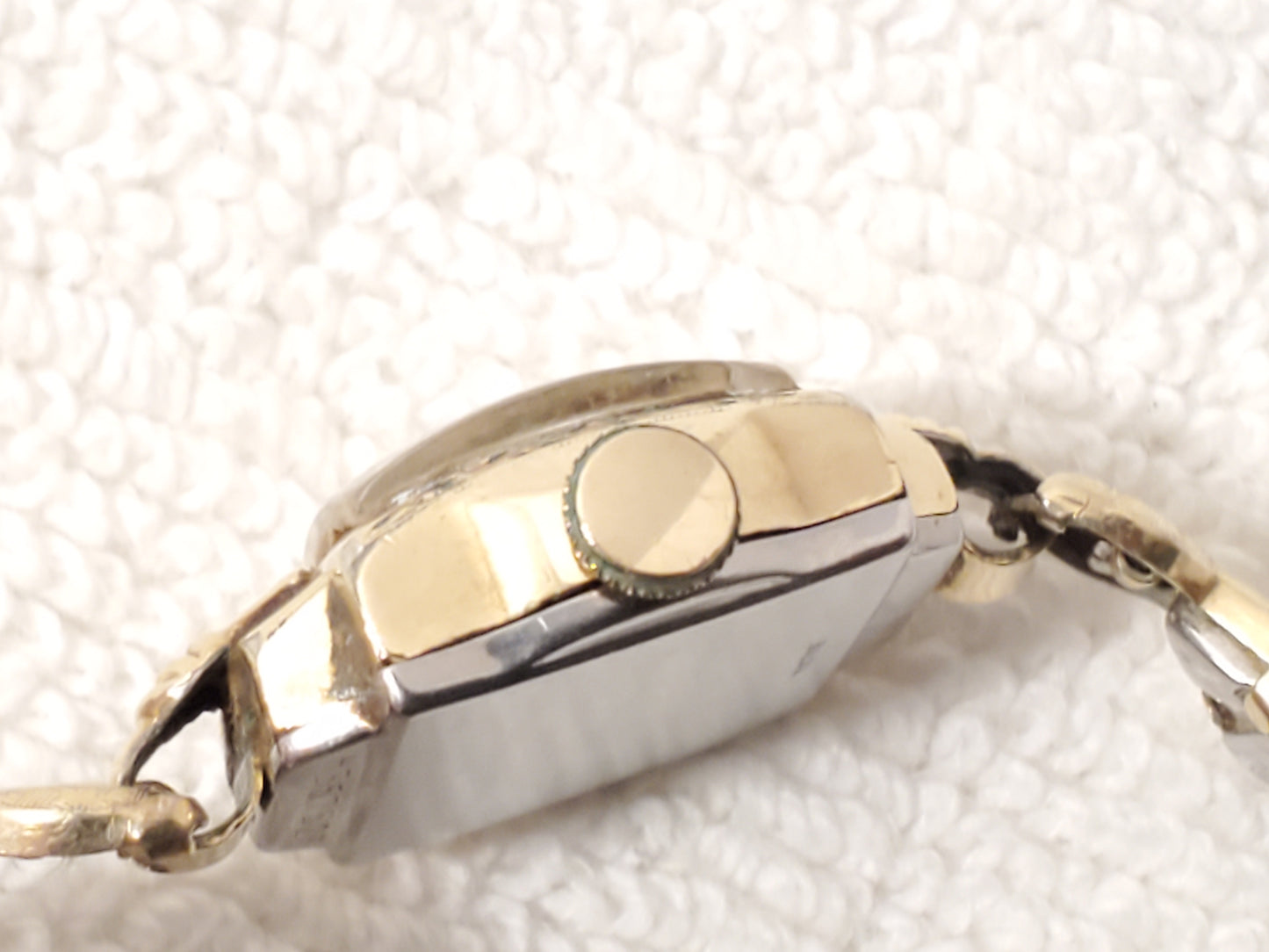 Vintage Bulova Women's Seventeen Jewels Wind Up Swiss Made Watch Gold Plated SS