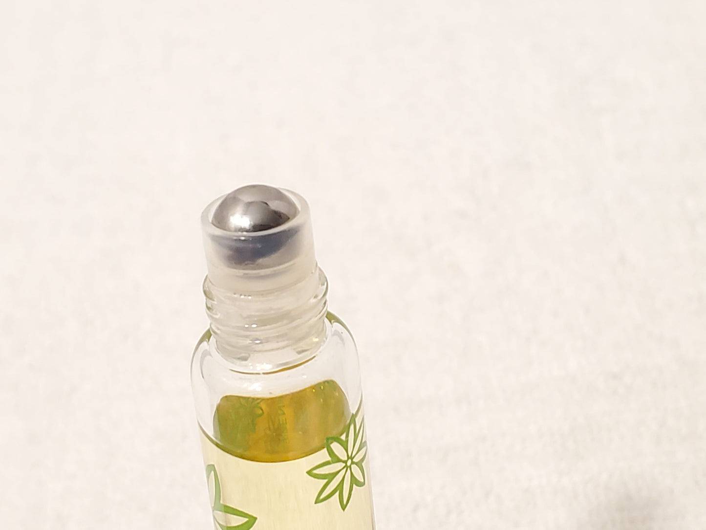Pacifica Tahitian Gardenia Women's Roll On Perfume .33 fl oz Bottle Green Floral