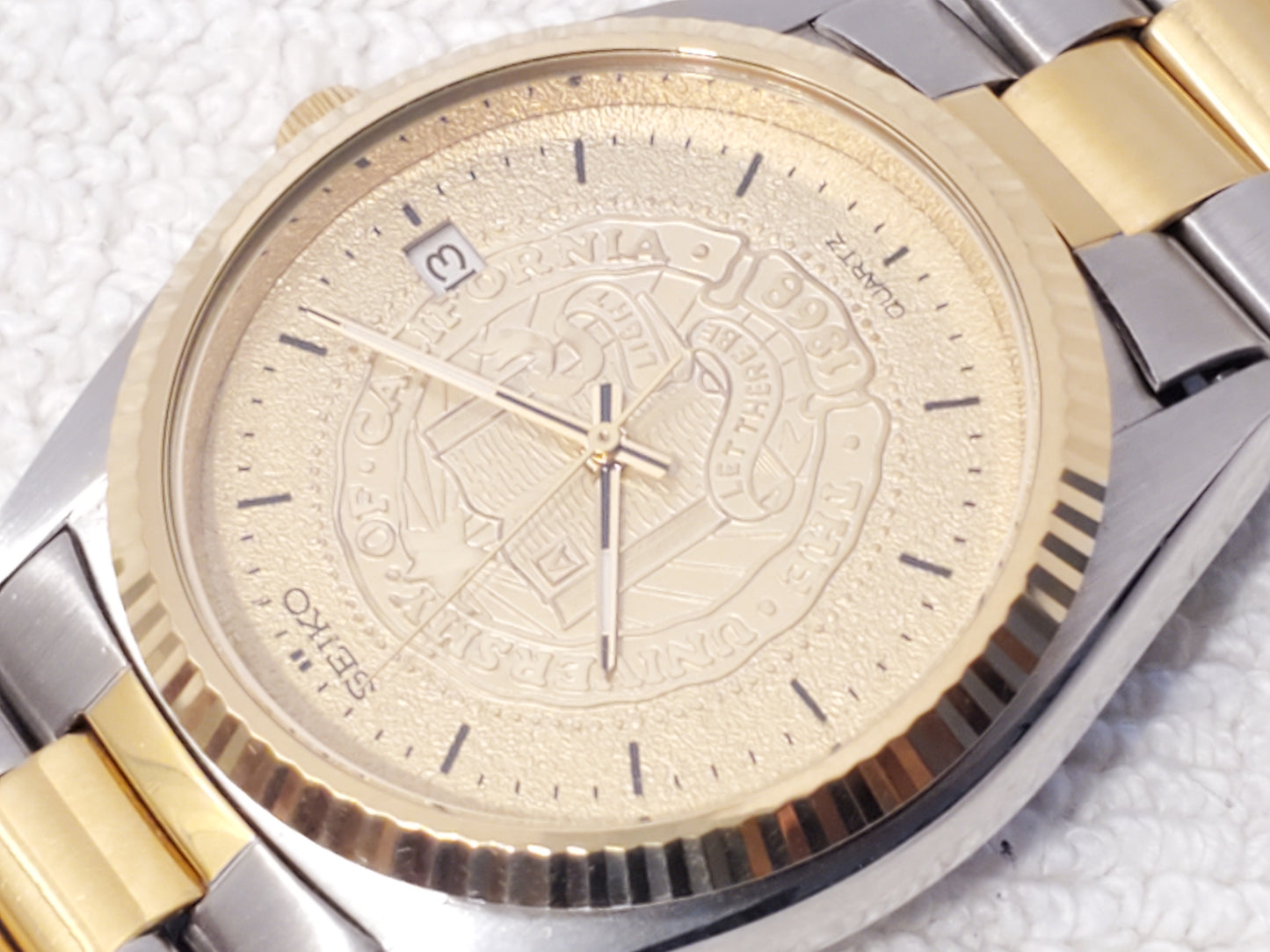 Vintage Seiko SQ Mens Day Date Quartz Watch Gold Tone Two Jewels Stainless Steel