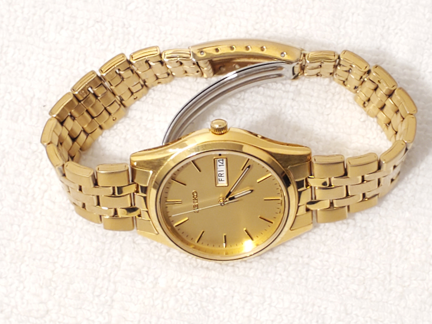 Vintage Seiko Men's Gold Tone Day Date Quartz Watch One Jewel Stainless Steel