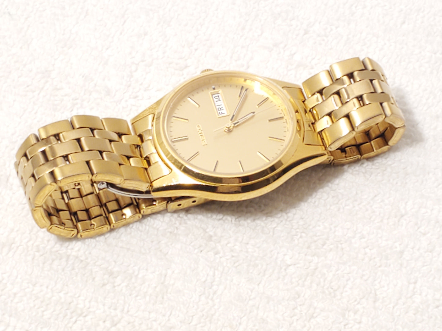 Vintage Seiko Men's Gold Tone Day Date Quartz Watch One Jewel Stainless Steel