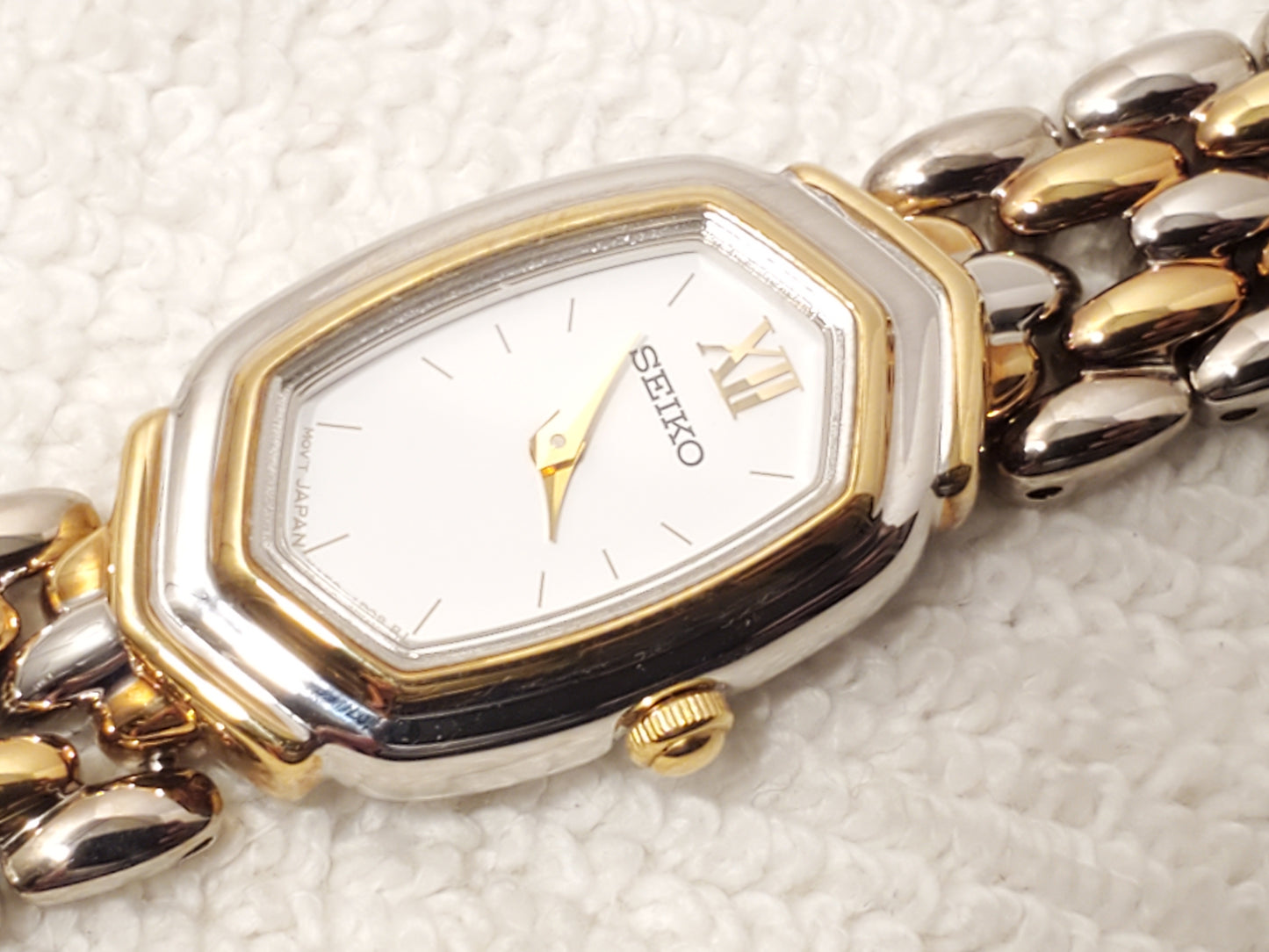 Vintage Seiko Stainless Steel Gold Tone Women's Watch White Dial Roman Numeral