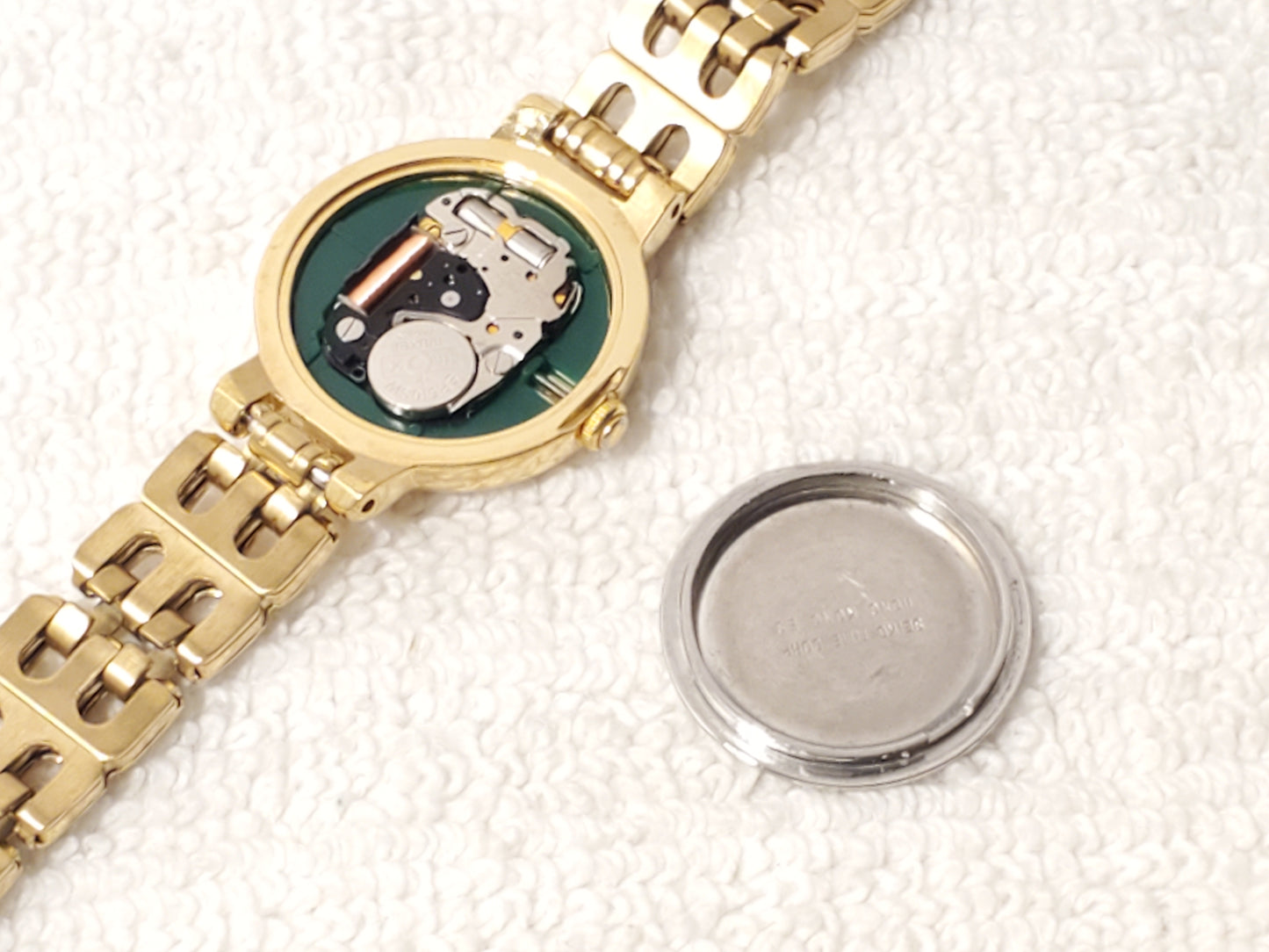 Vintage Seiko Women Gold Tone Stainless Steel Petite Quartz Watch Champagne Dial