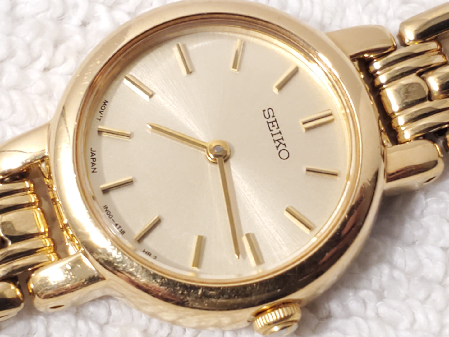Vintage Seiko Women Gold Tone Stainless Steel Petite Quartz Watch Champagne Dial