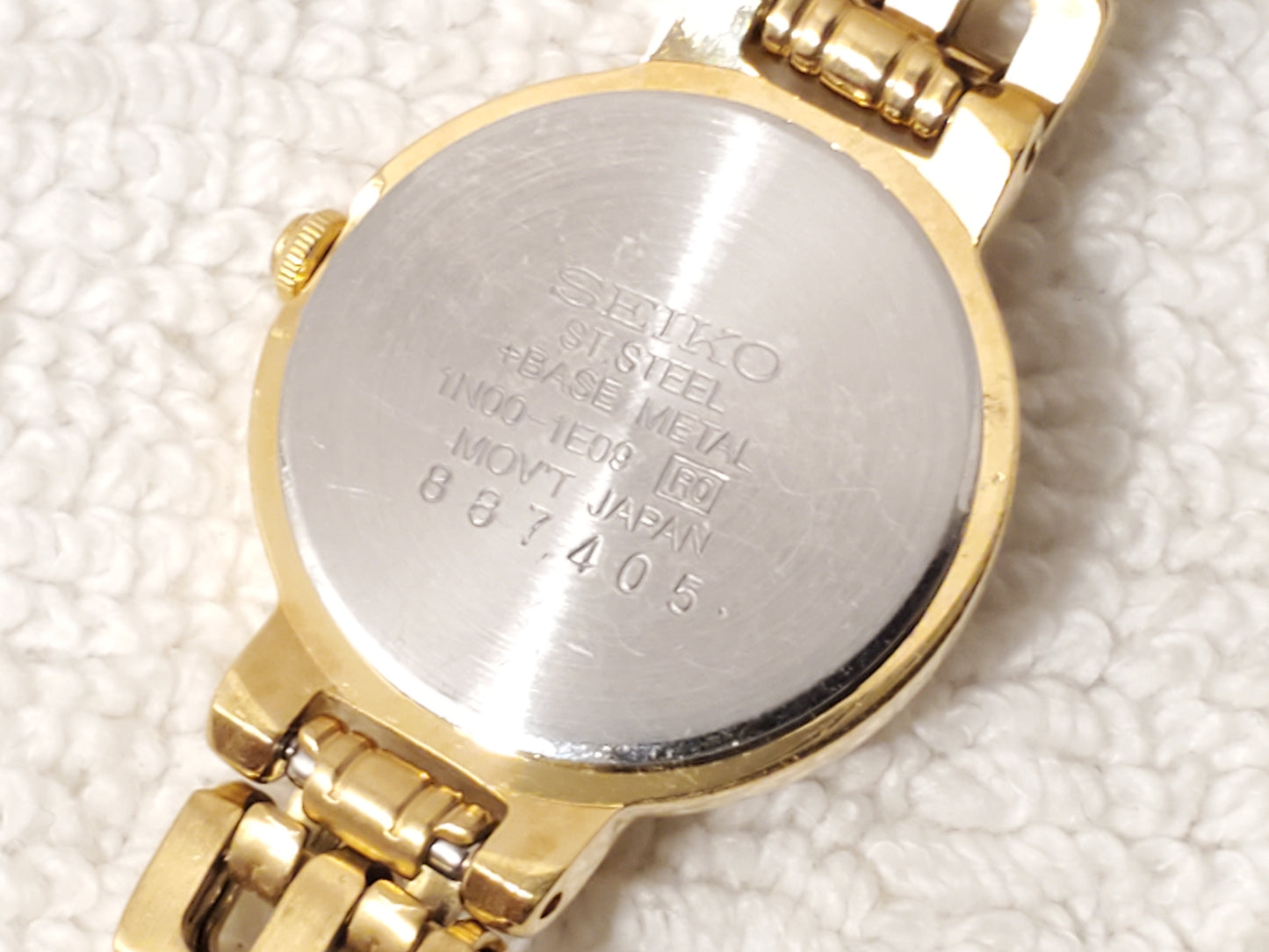 Vintage Seiko Women Gold Tone Stainless Steel Petite Quartz Watch Champagne Dial