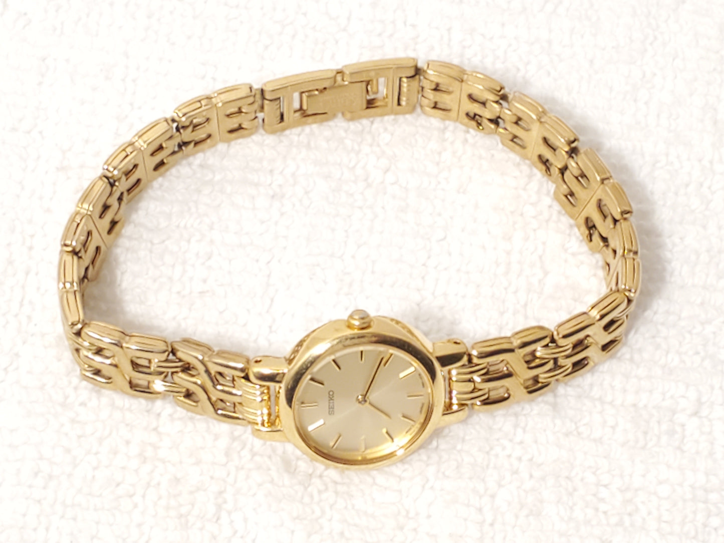 Vintage Seiko Women Gold Tone Stainless Steel Petite Quartz Watch Champagne Dial