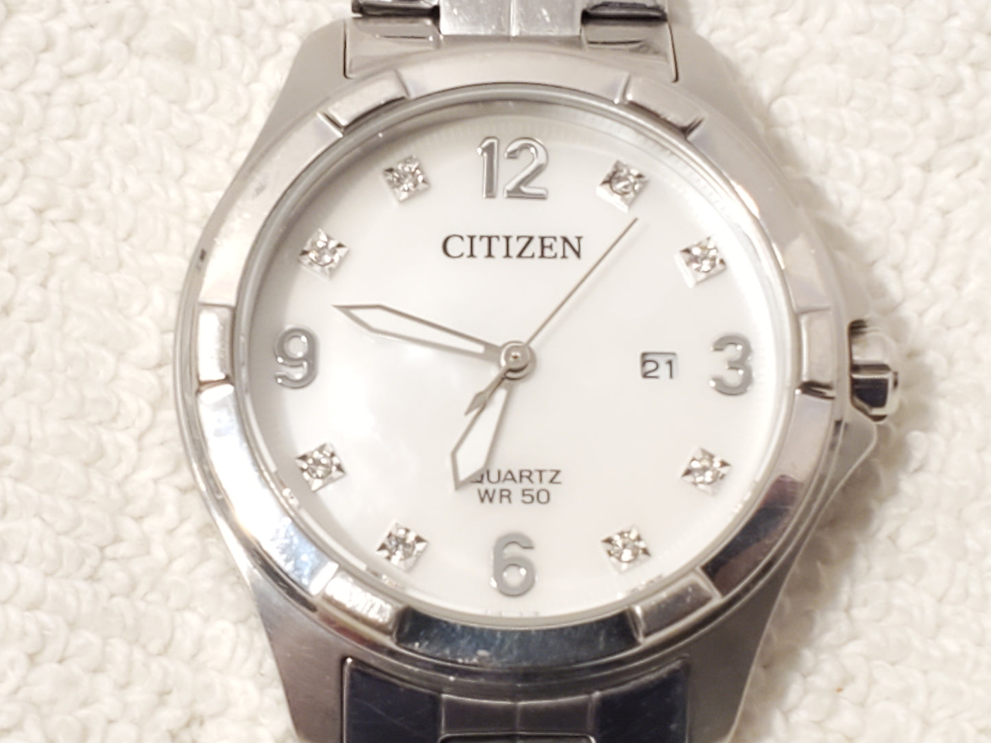 Vintage Citizen Women's Diamonds White Mother Pearl Dial Date Quartz Watch SS
