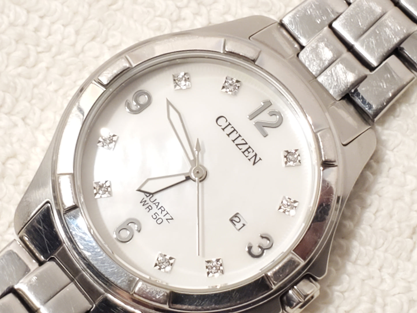 Vintage Citizen Women's Diamonds White Mother Pearl Dial Date Quartz Watch SS