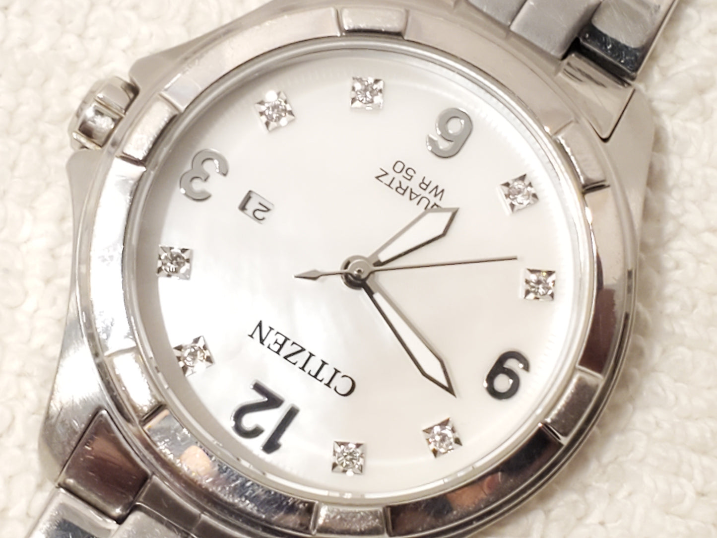 Vintage Citizen Women's Diamonds White Mother Pearl Dial Date Quartz Watch SS