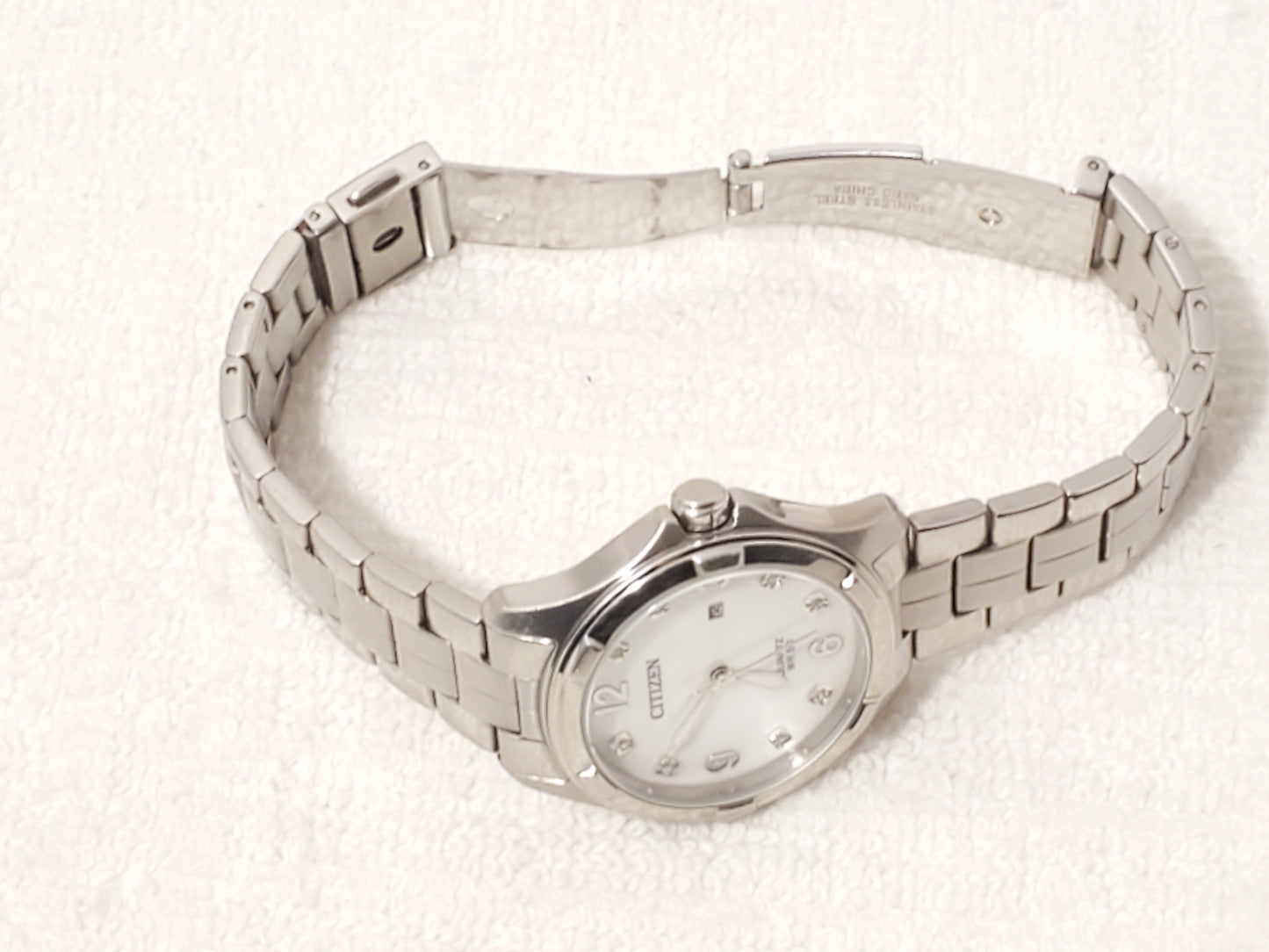 Vintage Citizen Women's Diamonds White Mother Pearl Dial Date Quartz Watch SS