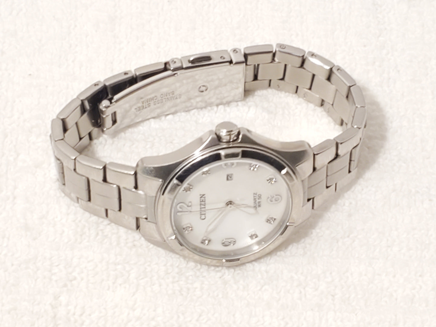 Vintage Citizen Women's Diamonds White Mother Pearl Dial Date Quartz Watch SS