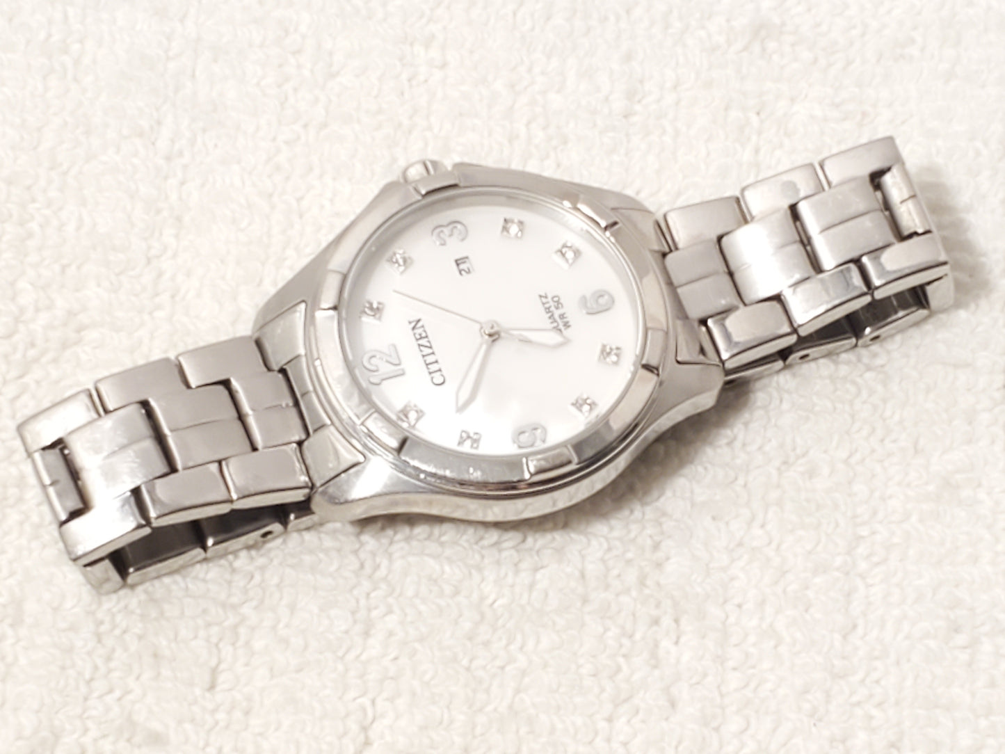 Vintage Citizen Women's Diamonds White Mother Pearl Dial Date Quartz Watch SS