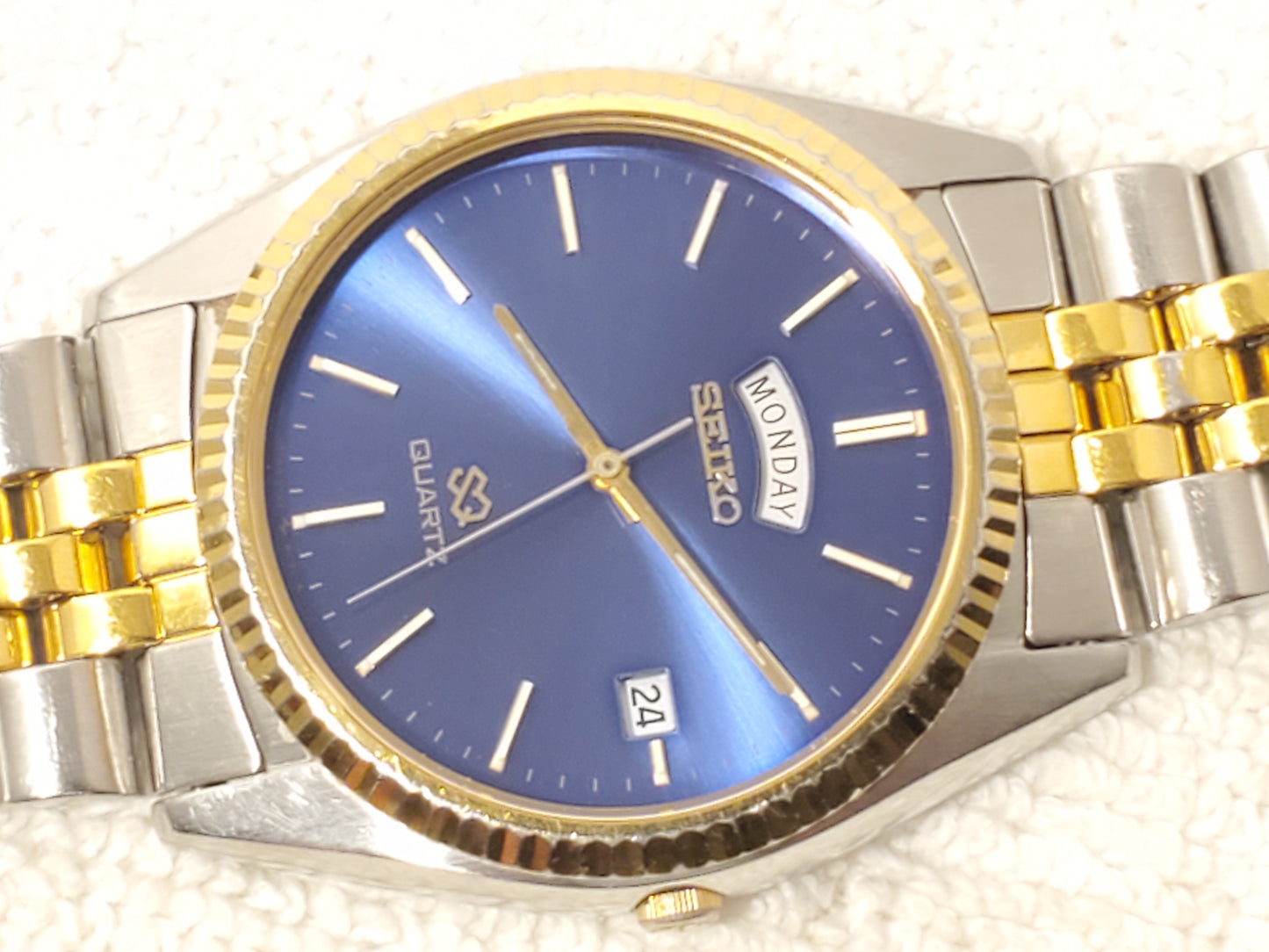 Vintage Seiko SQ Mens Presidential Day Date Gold Tone Watch 1 Jewel Blue Dial SS