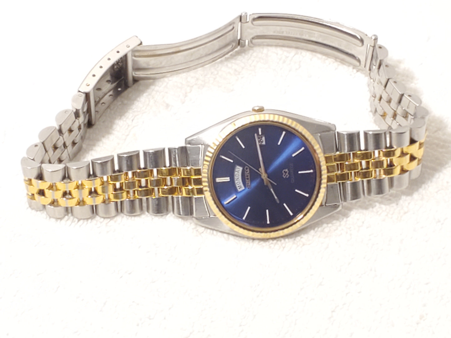 Vintage Seiko SQ Mens Presidential Day Date Gold Tone Watch 1 Jewel Blue Dial SS