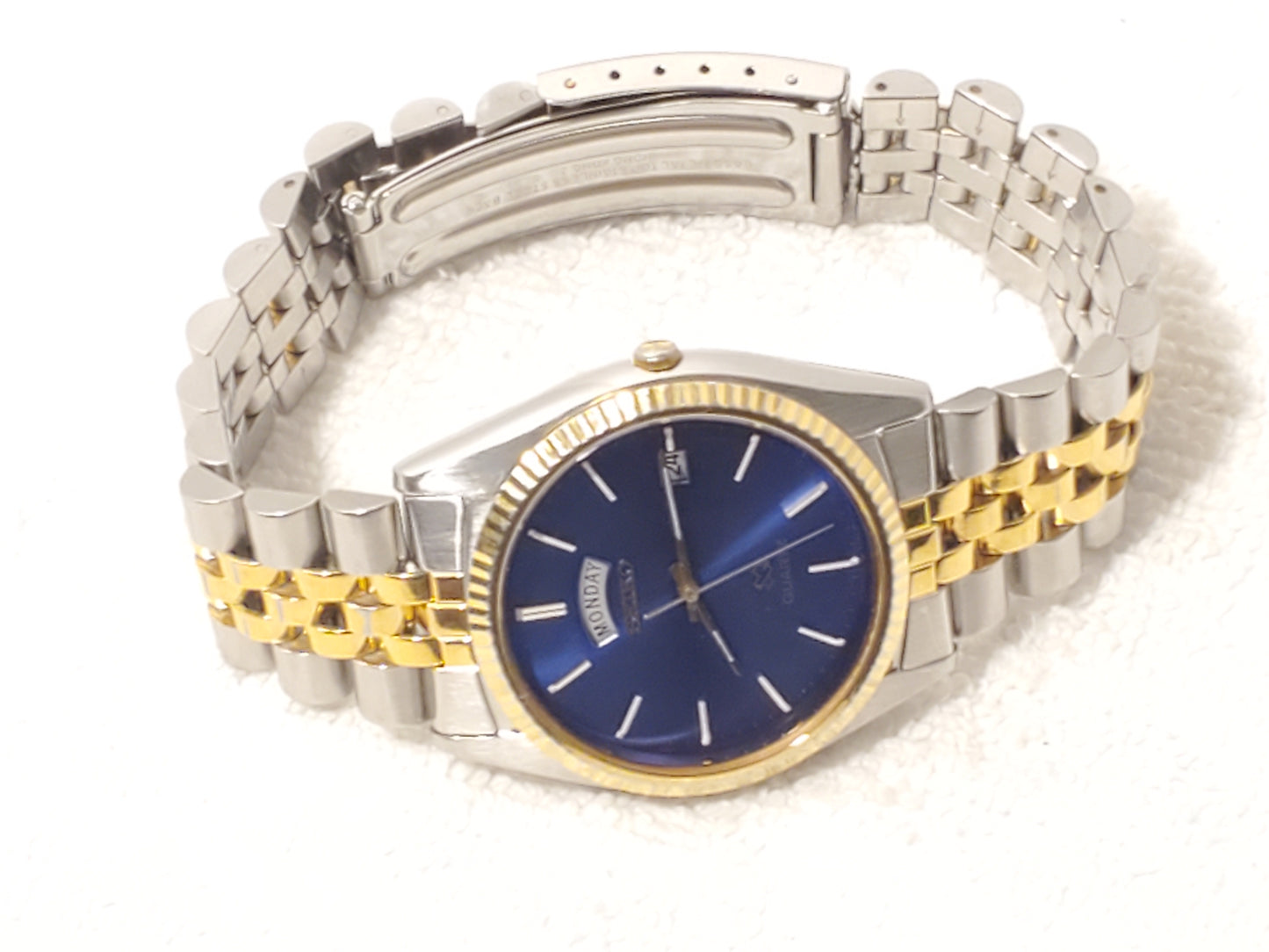 Vintage Seiko SQ Mens Presidential Day Date Gold Tone Watch 1 Jewel Blue Dial SS