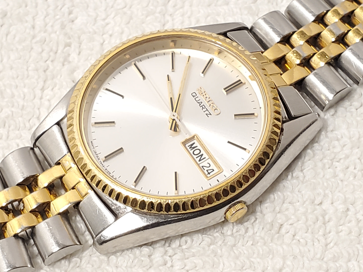 Vintage Seiko Men's Presidential Day Date Gold Tone Silver Dial Watch 1 Jewel SS
