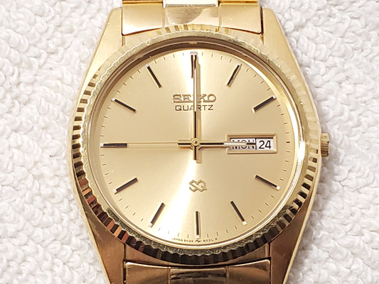 Vintage Seiko Men's Day Date Gold Tone Quartz Watch Three Jewels Stainless Steel