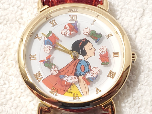 Vintage Snow White Seven Dwarfs Womens Gold Tone Watch Red Leather Strap 1 Jewel