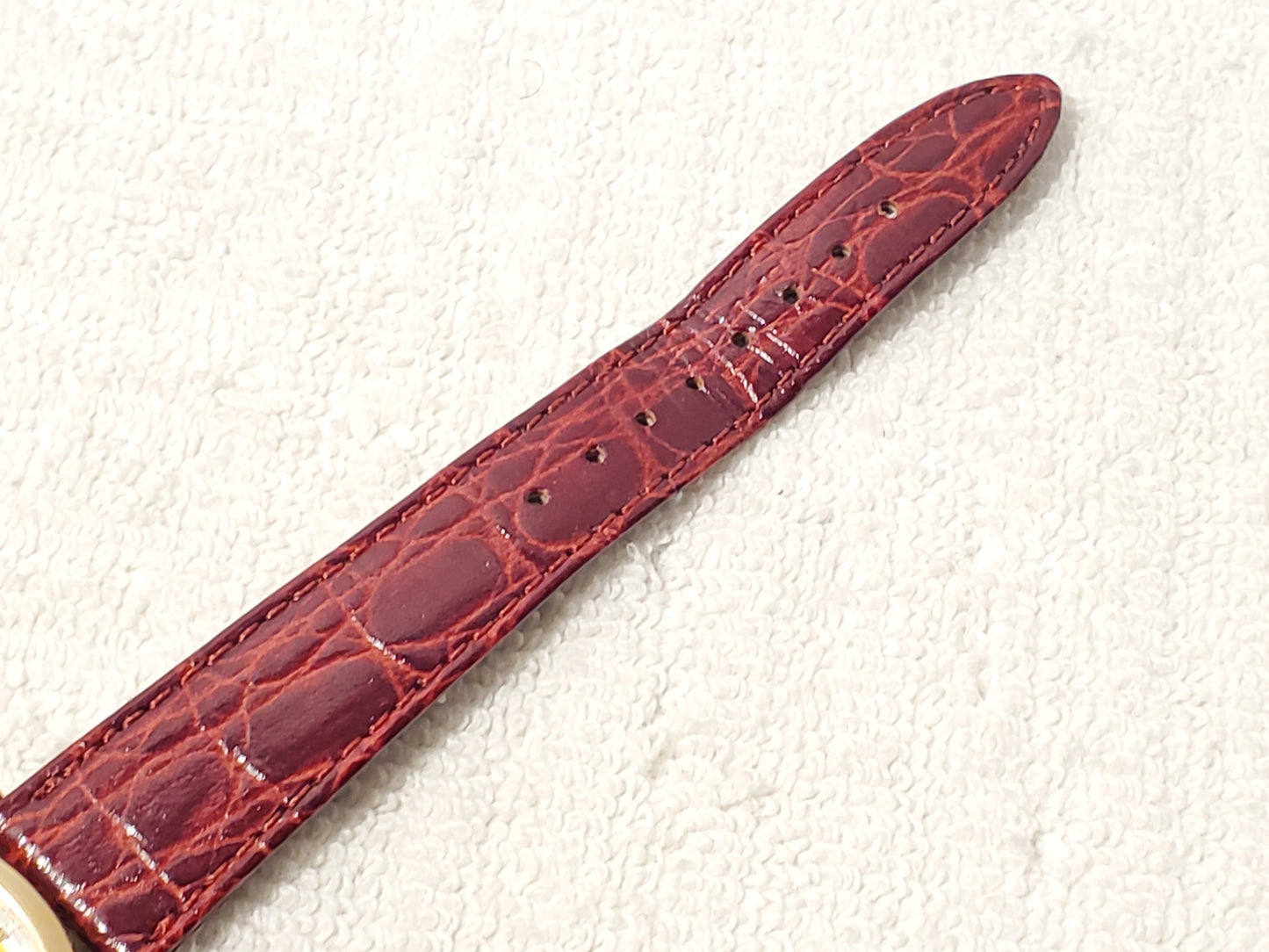 Vintage Snow White Seven Dwarfs Womens Gold Tone Watch Red Leather Strap 1 Jewel