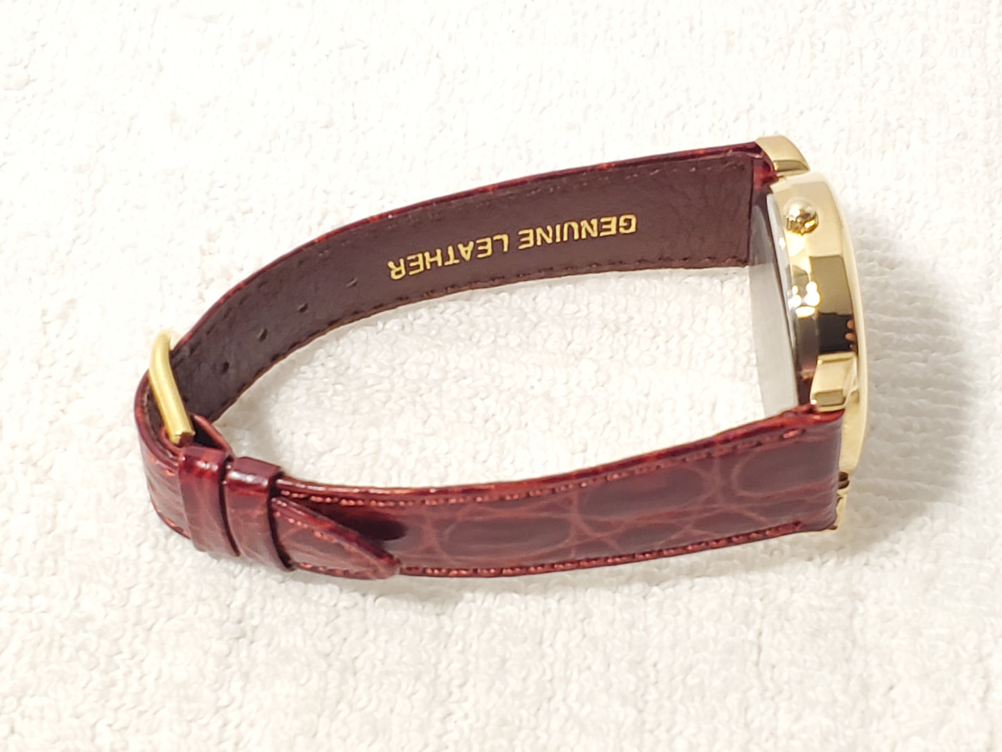 Vintage Snow White Seven Dwarfs Womens Gold Tone Watch Red Leather Strap 1 Jewel