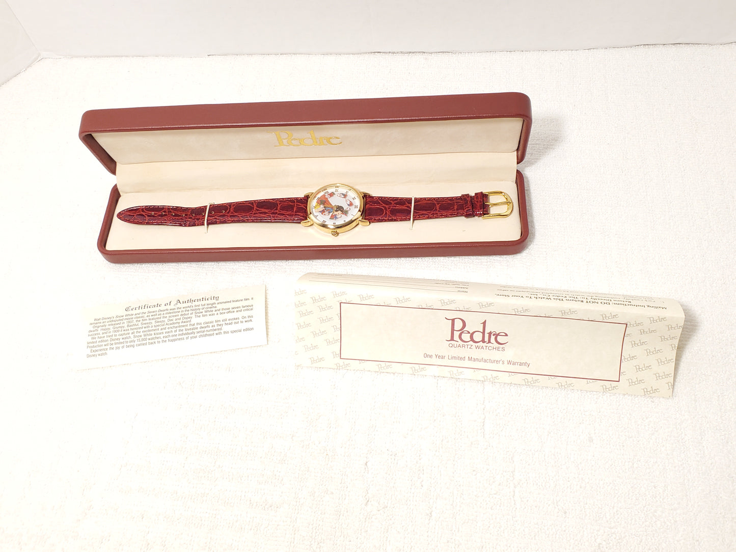 Vintage Snow White Seven Dwarfs Womens Gold Tone Watch Red Leather Strap 1 Jewel