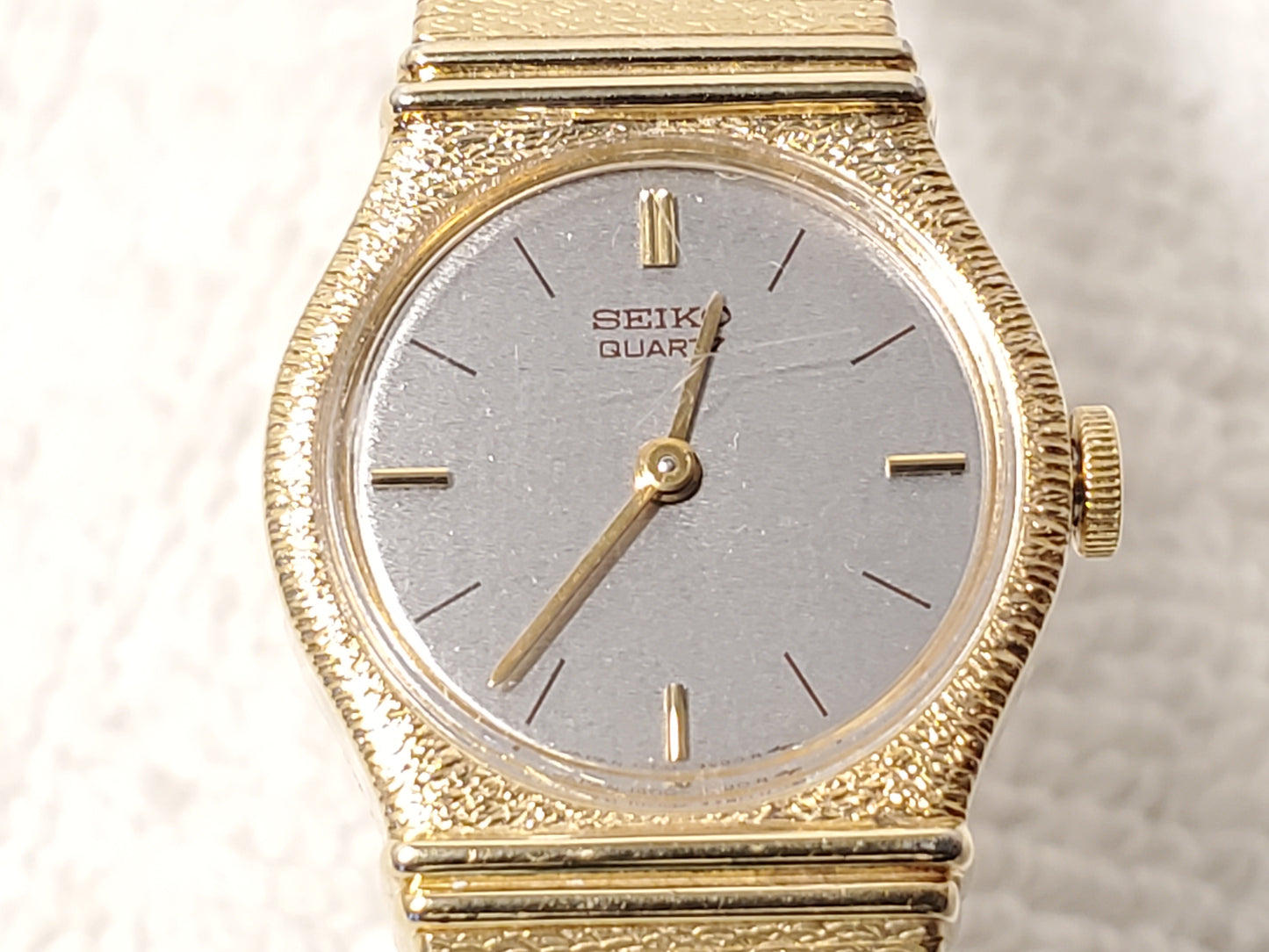 Vintage Seiko Women's Petite Gold Plated Quartz Watch Two Jewels Silver Dial