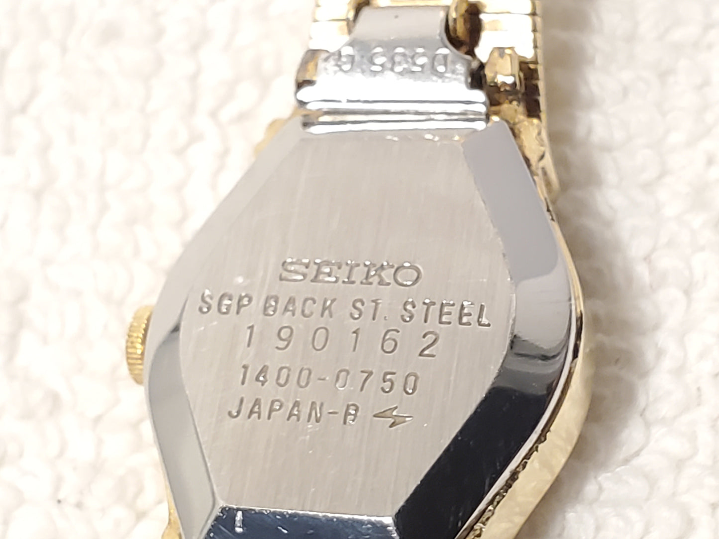 Vintage Seiko Women's Petite Gold Plated Quartz Watch Two Jewels Silver Dial