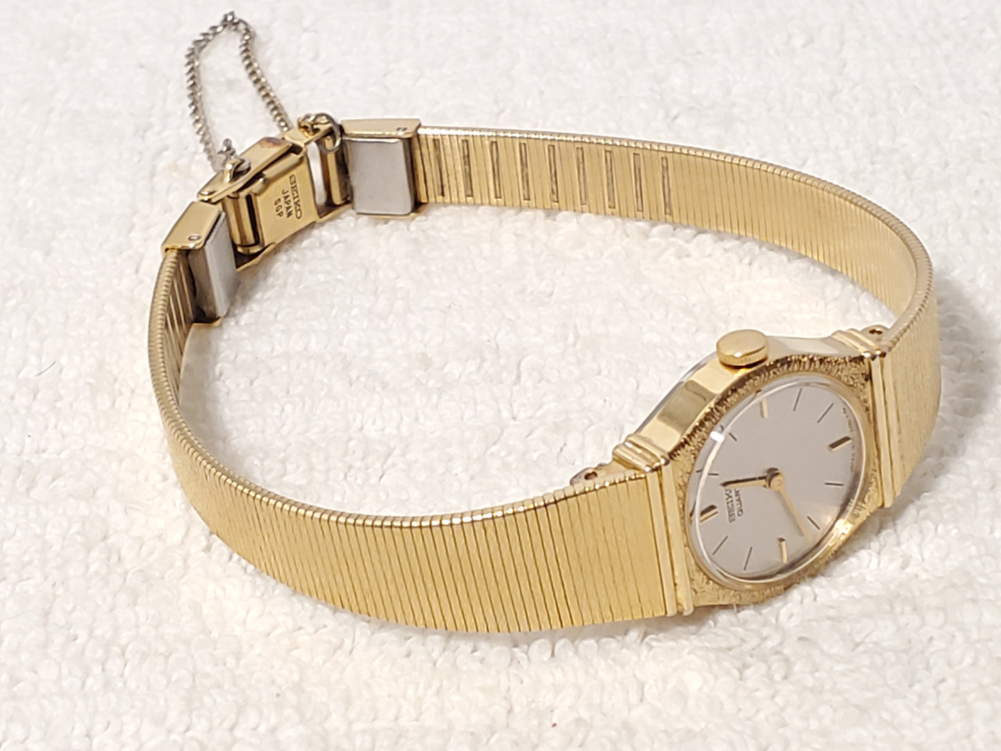 Vintage Seiko Women's Petite Gold Plated Quartz Watch Two Jewels Silver Dial