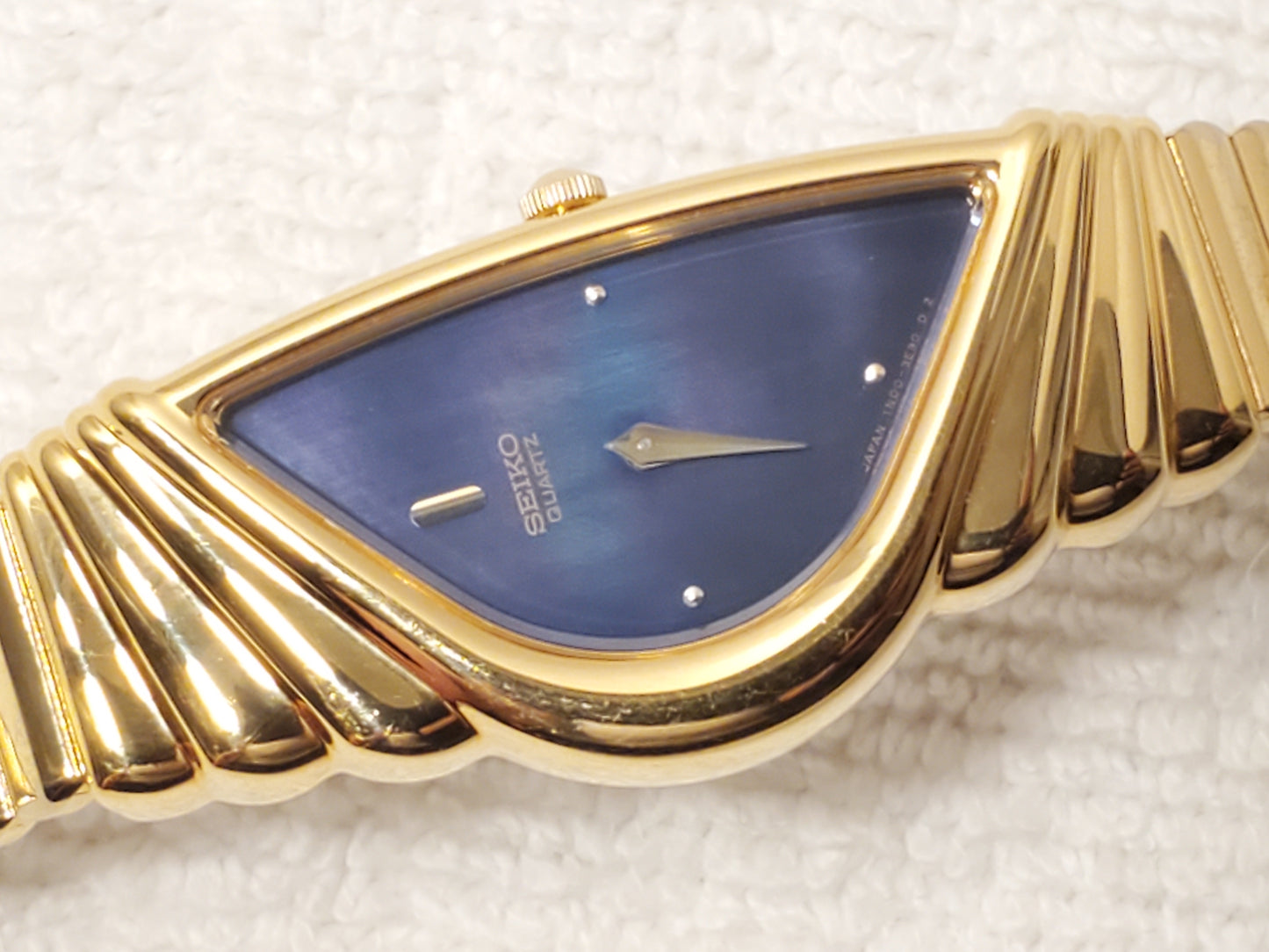 Vintage Seiko Half Moon Women's Gold Tone Watch Black Mother Pearl Dial S Steel