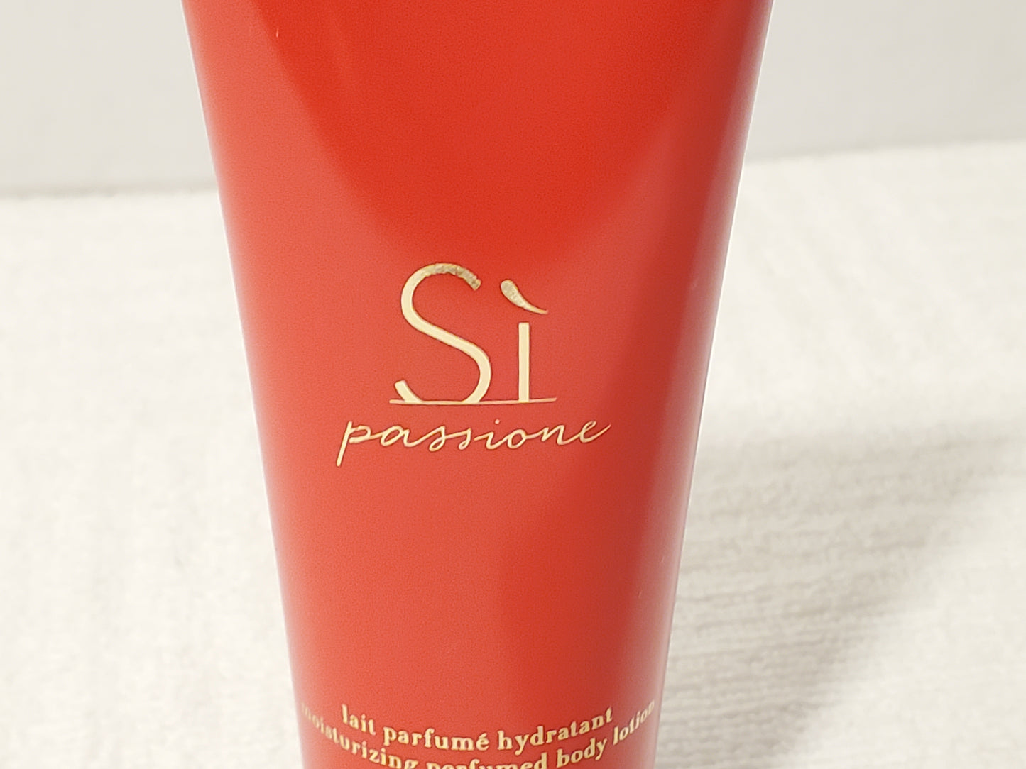 Si Passione by Giorgio Armani Moisturizing Perfumed Body Lotion 2.5 oz Tube