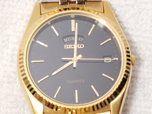 Vintage Seiko Mens Day Date Gold Tone Watch Black Dial One Jewel Stainless Steel