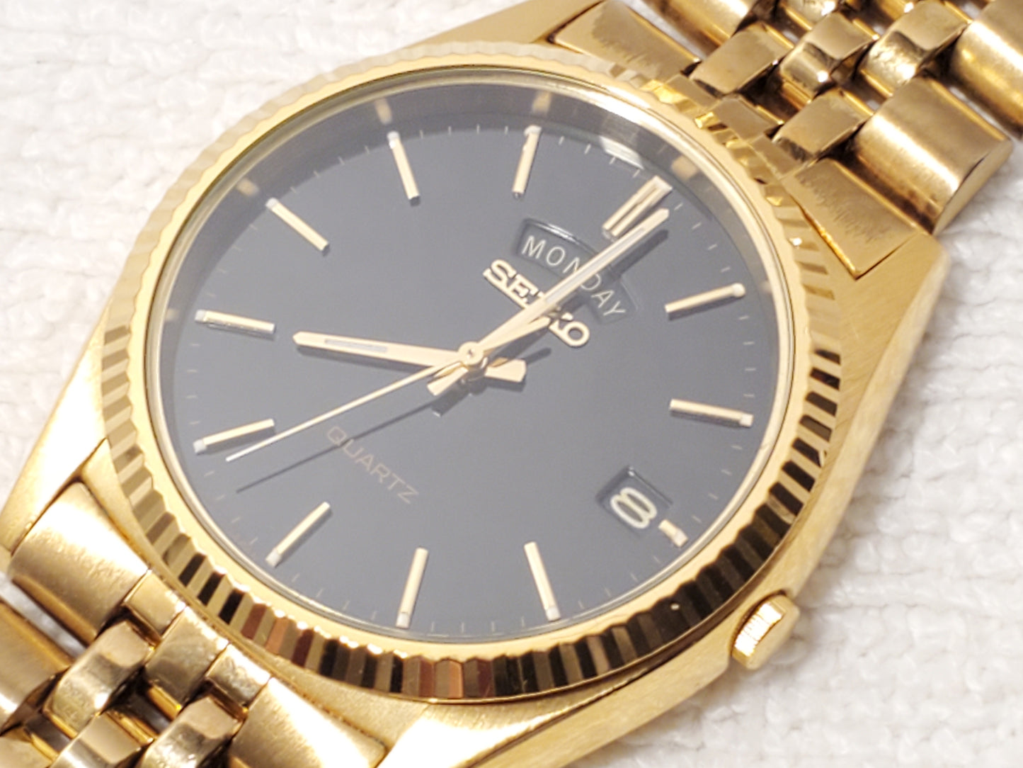 Vintage Seiko Mens Day Date Gold Tone Watch Black Dial One Jewel Stainless Steel