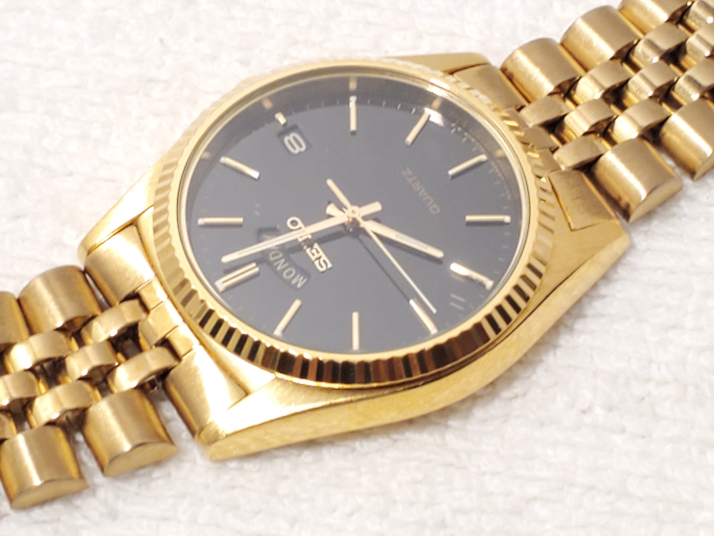 Vintage Seiko Mens Day Date Gold Tone Watch Black Dial One Jewel Stainless Steel