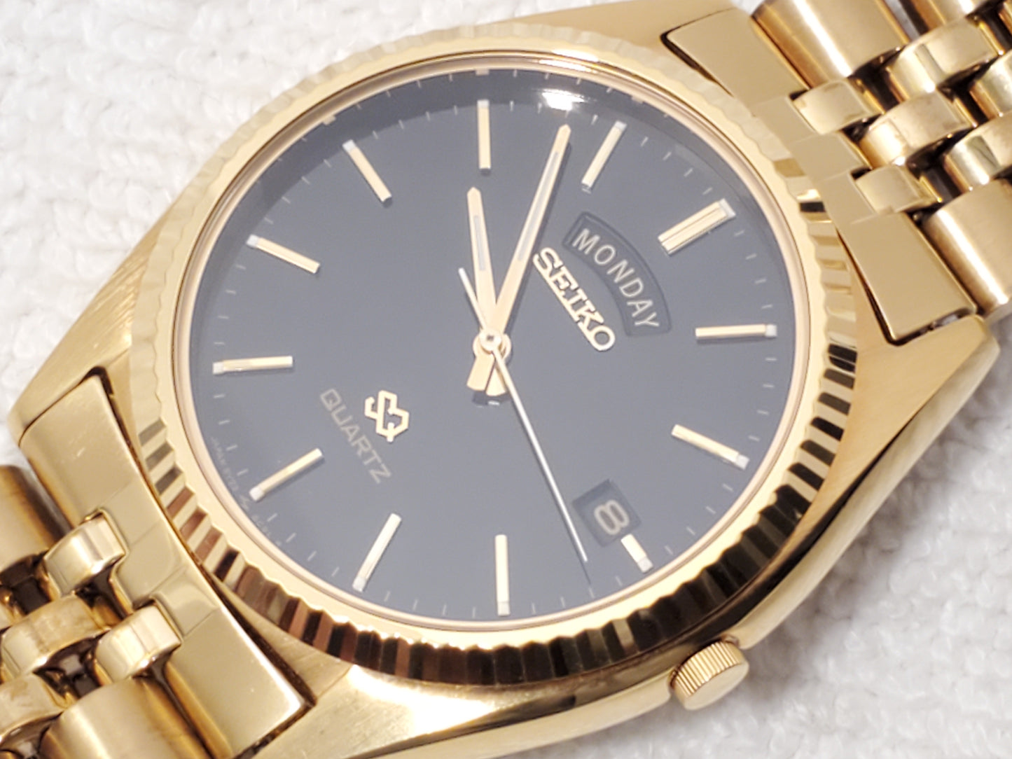 Vintage Seiko SQ Men Presidential Day Date Gold Tone Watch 1 Jewel Black Dial SS