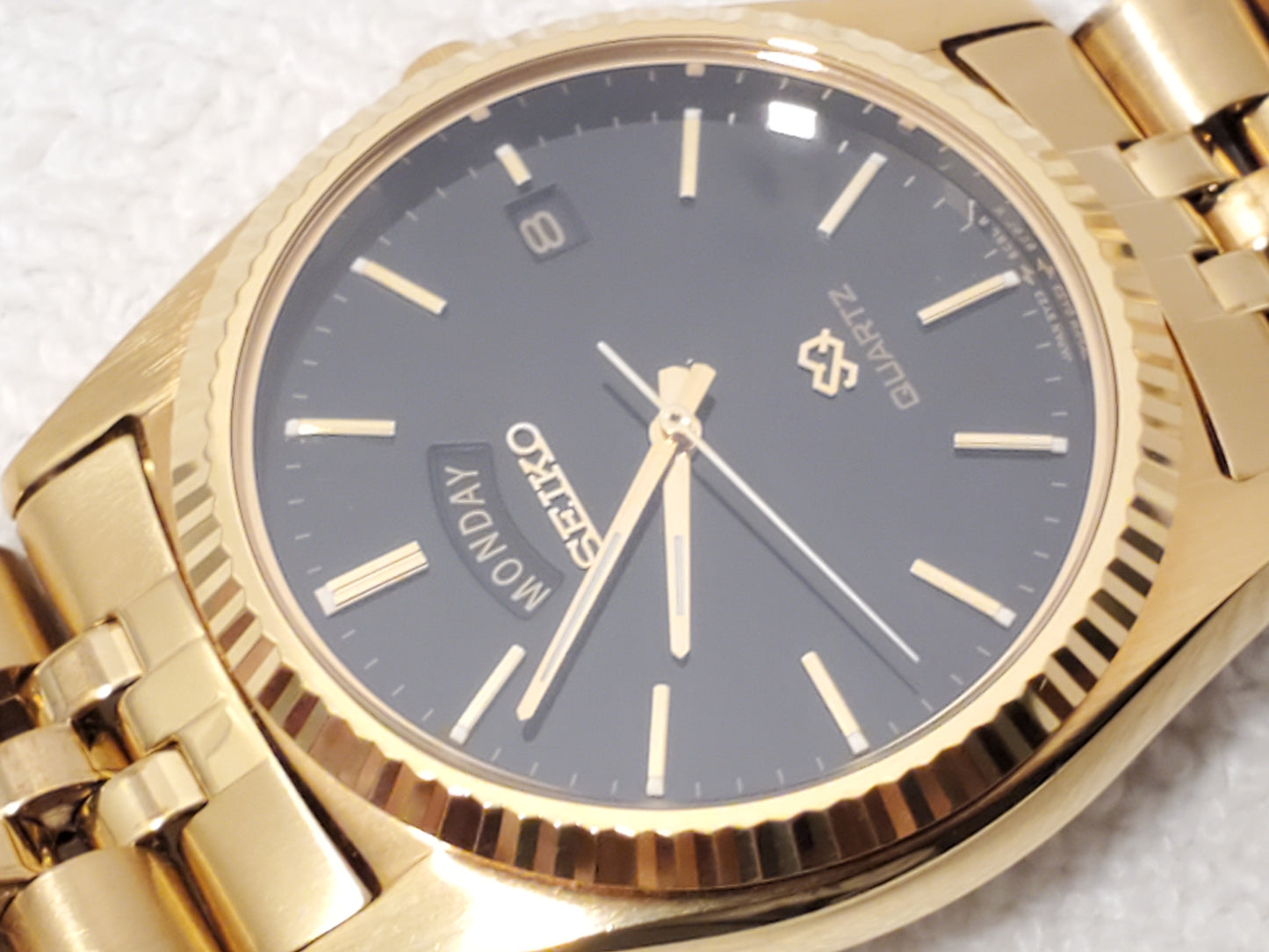 Vintage Seiko SQ Men Presidential Day Date Gold Tone Watch 1 Jewel Black Dial SS