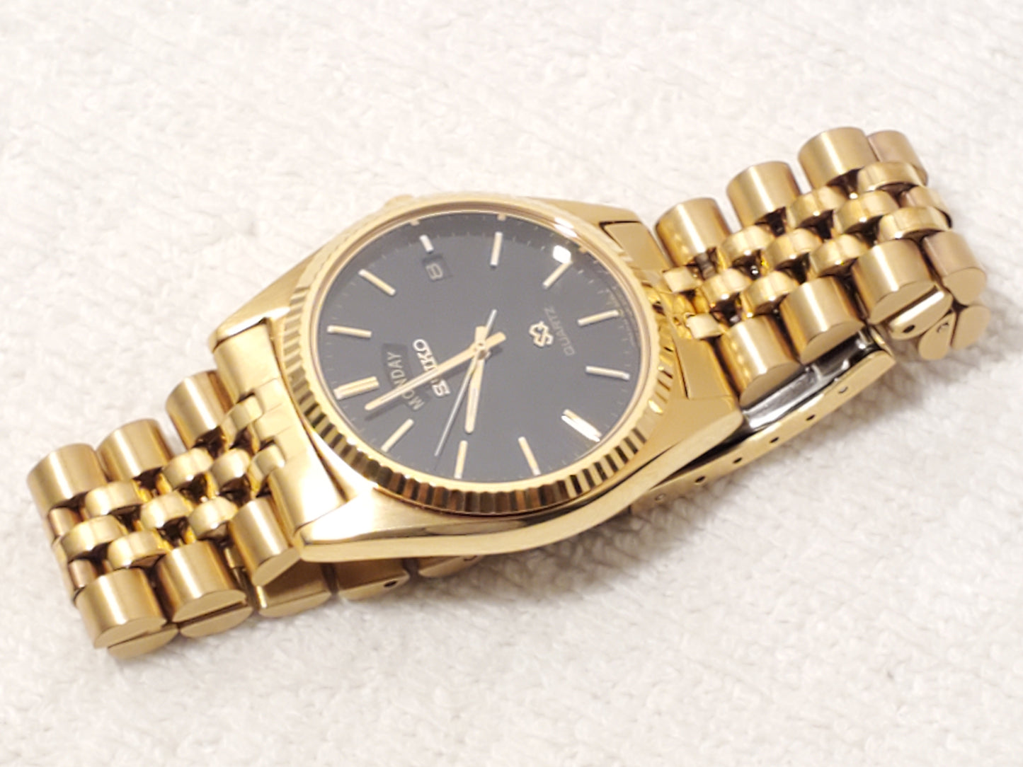 Vintage Seiko SQ Men Presidential Day Date Gold Tone Watch 1 Jewel Black Dial SS