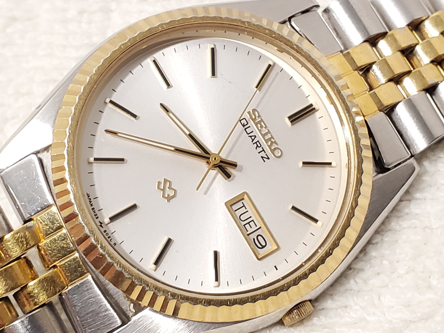 Vintage Seiko SQ Men's Day Date Gold Tone Watch Three Jewels Silver Dial S Steel
