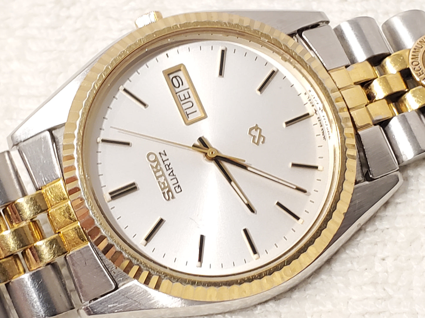 Vintage Seiko SQ Men's Day Date Gold Tone Watch Three Jewels Silver Dial S Steel