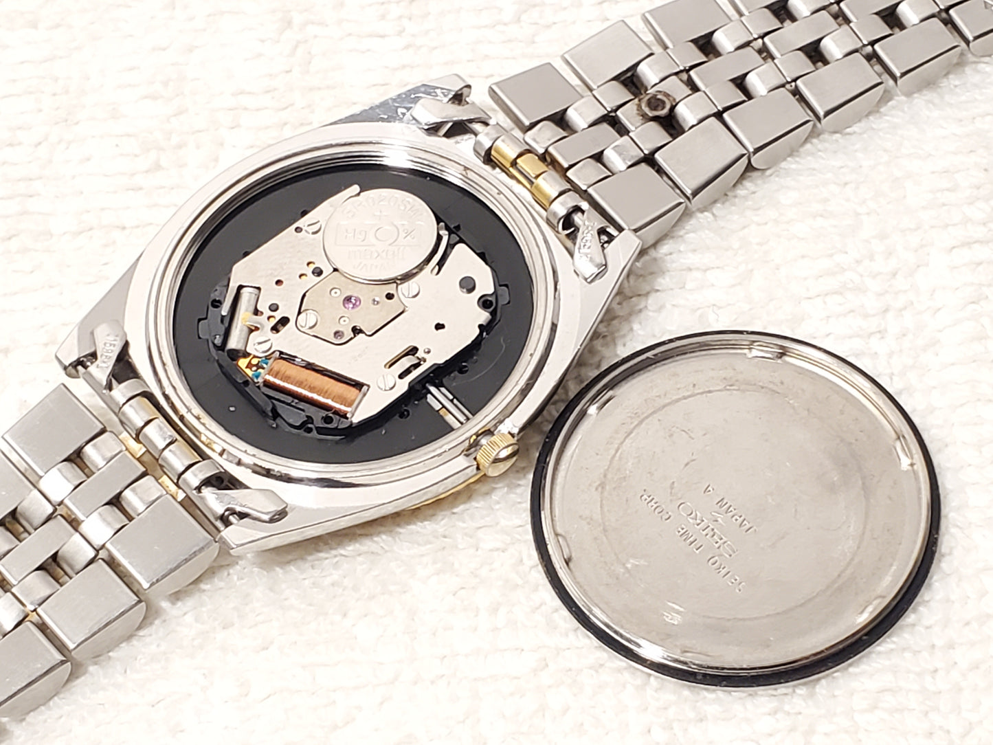 Vintage Seiko SQ Men's Day Date Gold Tone Watch Three Jewels Silver Dial S Steel