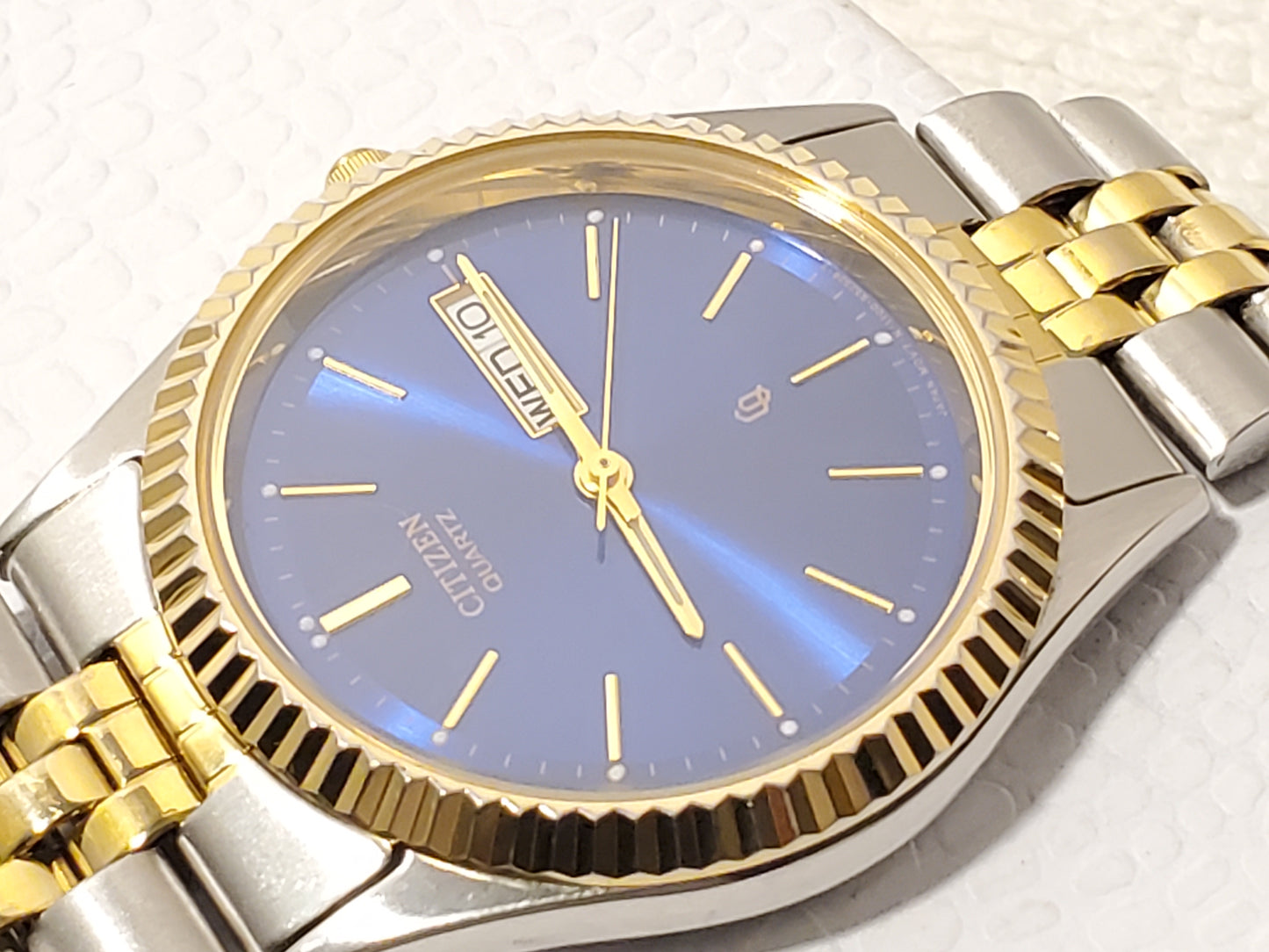 Vintage Citizen CQ Men's Day Date Presidential Watch Gold Tone Blue Dial S Steel