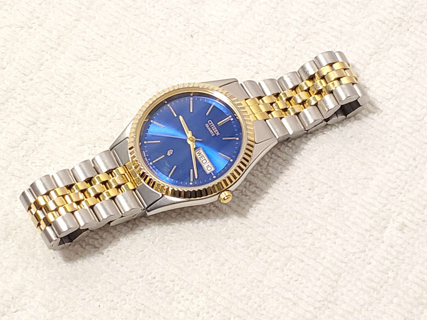 Vintage Citizen CQ Men's Day Date Presidential Watch Gold Tone Blue Dial S Steel