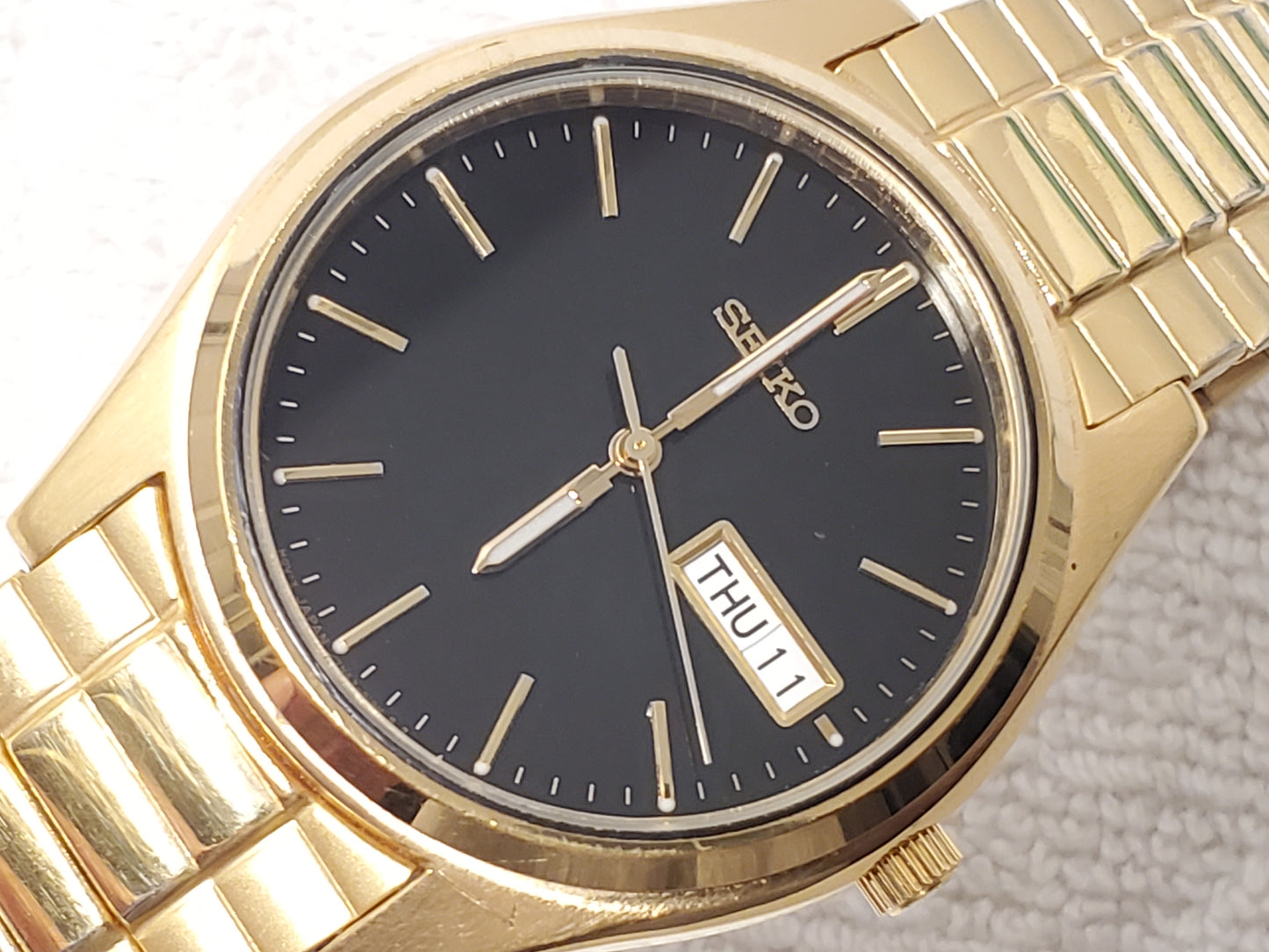 Vintage Seiko Men's Day Date Gold Tone Watch One Jewel Black Dial Flex Band SS