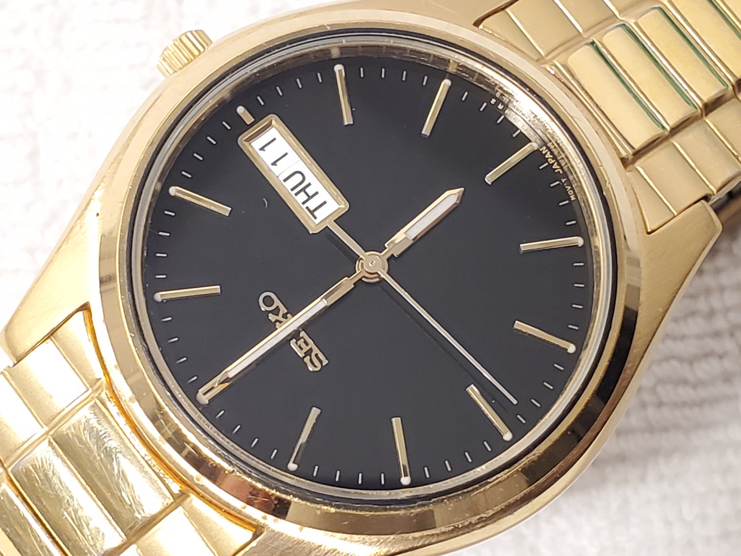 Vintage Seiko Men's Day Date Gold Tone Watch One Jewel Black Dial Flex Band SS
