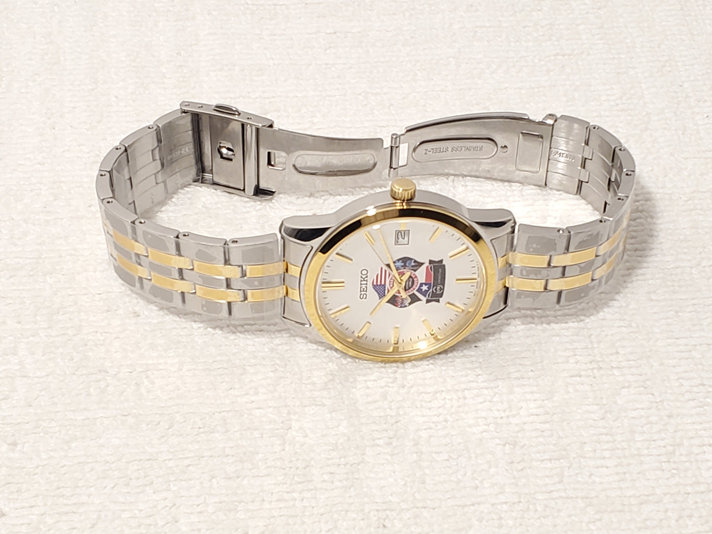 Seiko Men's Date Gold Tone Stainless Steel Quartz Watch Silver Dial WR 50 Meters