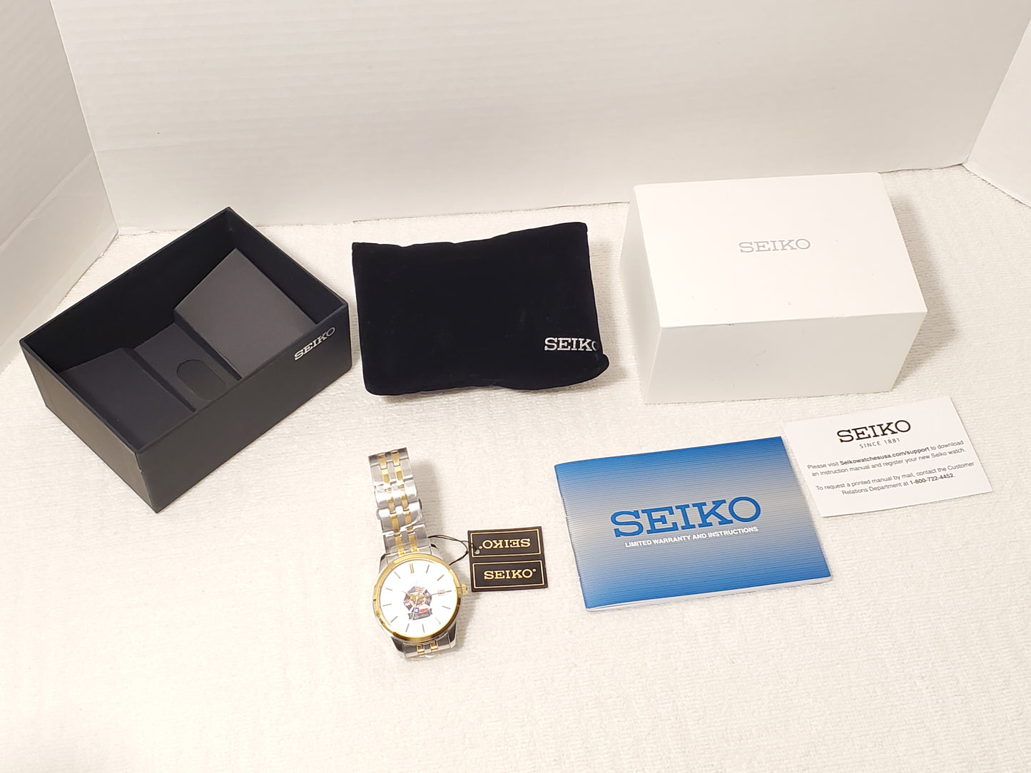 Seiko Men's Date Gold Tone Stainless Steel Quartz Watch Silver Dial WR 50 Meters