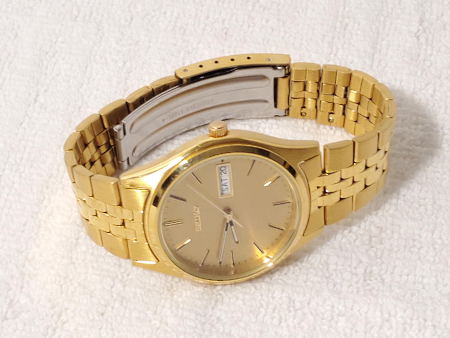 Vintage Seiko Men's Gold Tone Day Date Quartz Watch One Jewel Stainless Steel