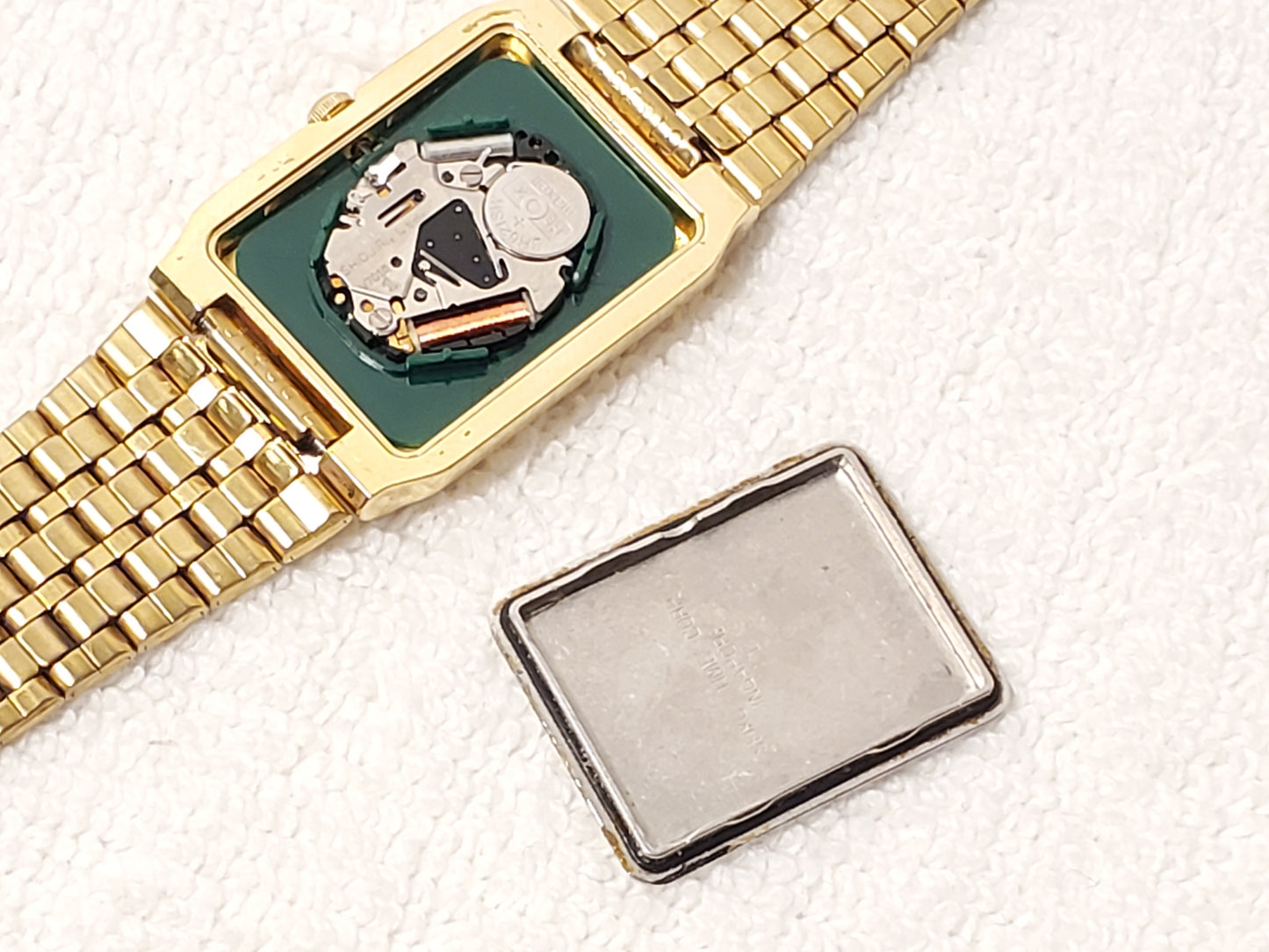 Vintage Seiko Women's Gold Tone Tank Quartz Watch Base Metal Stainless Steel
