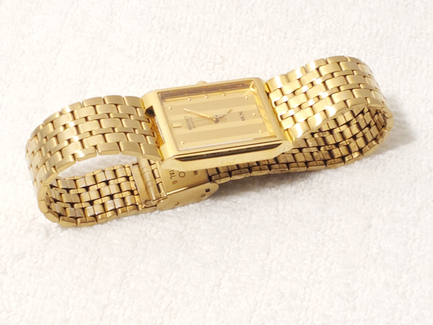 Vintage Seiko Women's Gold Tone Tank Quartz Watch Base Metal Stainless Steel