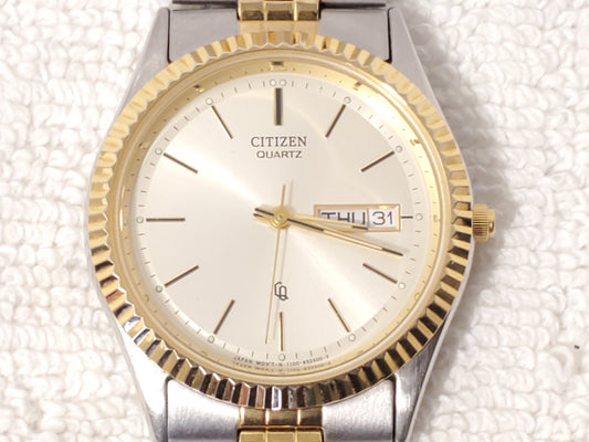 Vintage Citizen CQ Men's Day Date Presidential Watch Gold Tone Stainless Steel