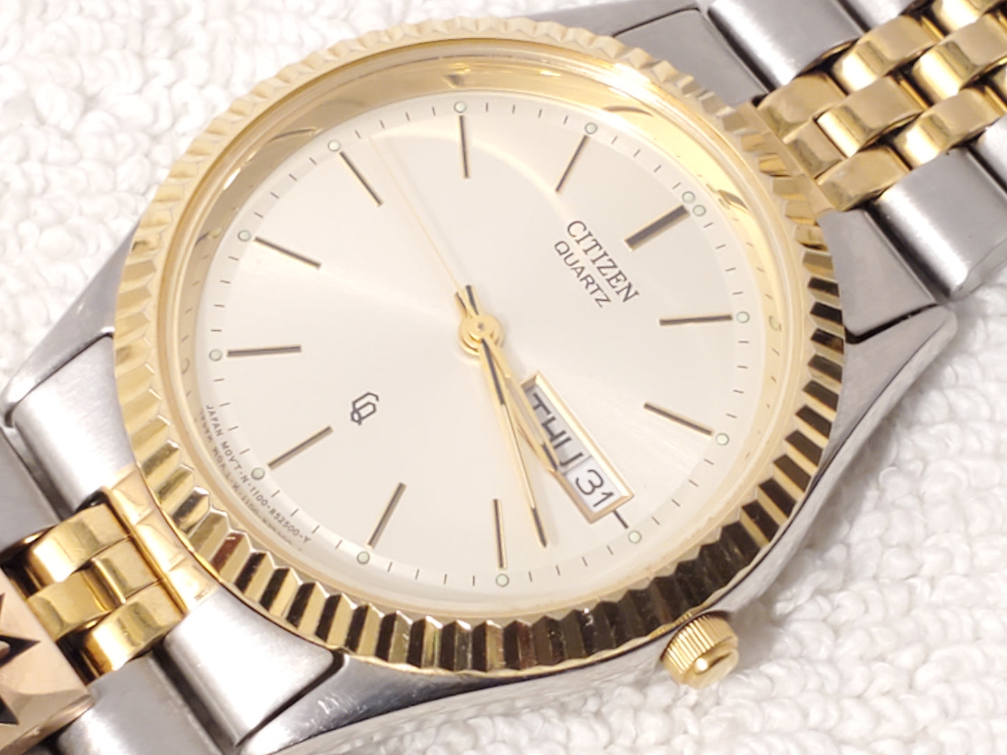 Vintage Citizen CQ Men's Day Date Presidential Watch Gold Tone Stainless Steel